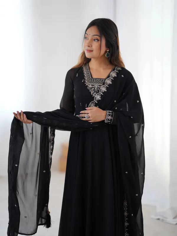 Beautiful_Black_Designer_Embroidery_Beads_And_Zari_Work_Gown_With_Dupatta_For_Women