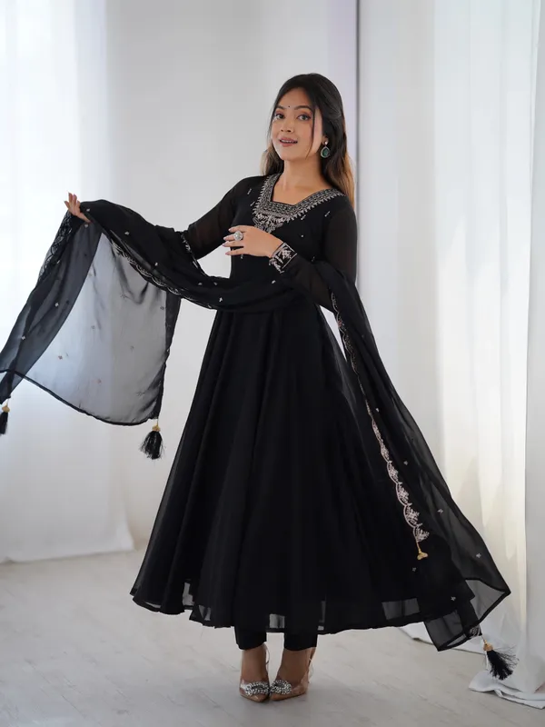 Beautiful_Black_Designer_Embroidery_Beads_And_Zari_Work_Gown_With_Dupatta_For_Women