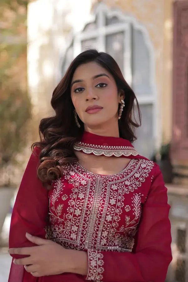 Red_Devil_Georgette_Attractive_Embroidery_Pearl_Work_Gown_With_Dupatta_For_Women