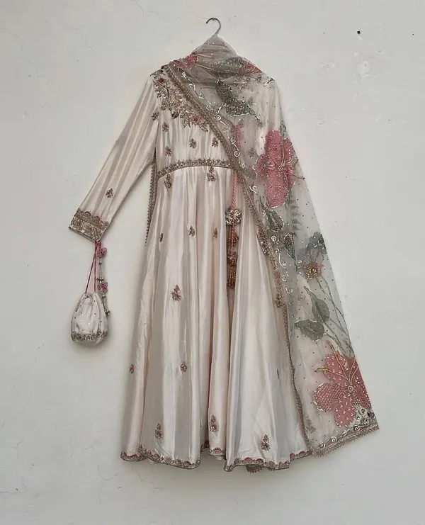 Off_White_Chinon_Embroidery_Lace_Work_Gown