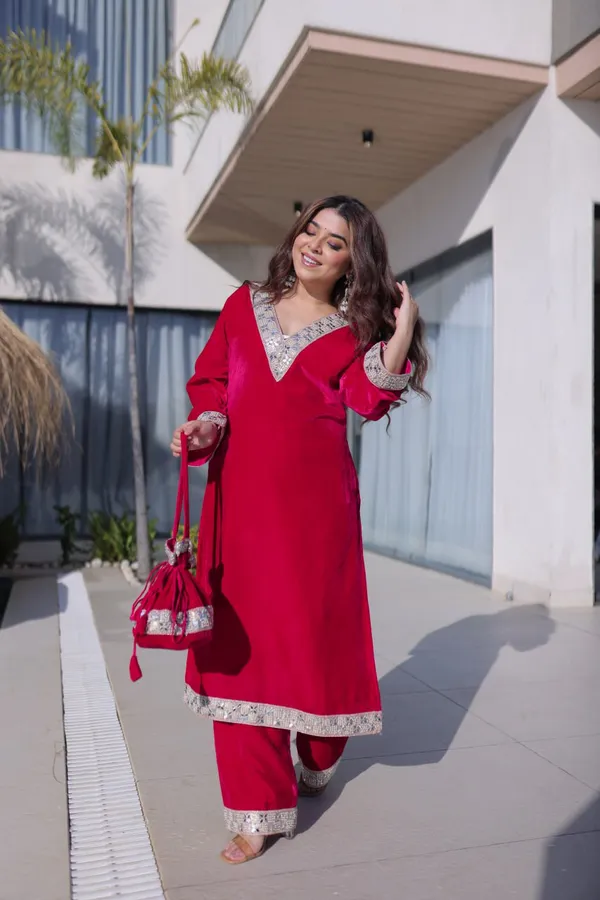 Rani_Pink_Velvet_Mirror_Embroidery_Suit_With_Batwa_For_Women