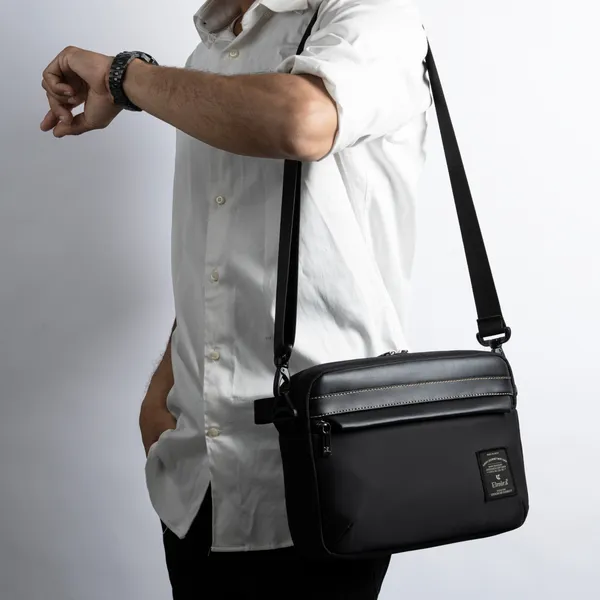 Black_Stylish_Polyester_&_Pu_Sling_Bag_For_Unisex