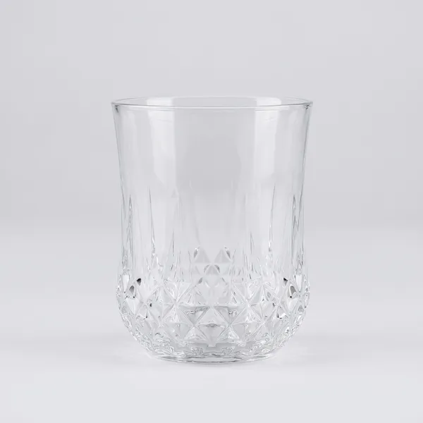 Crystal_Cut_Glass_Tumbler_With_Diamond_Pattern_Base