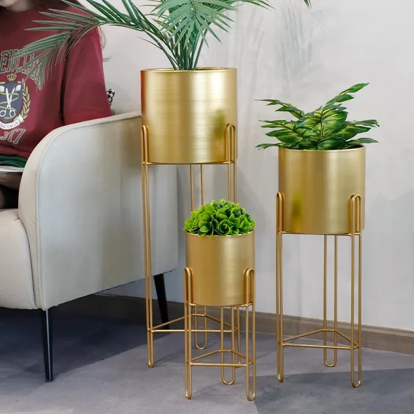 Gold_Metal_Planter_Stand_For_Home_Decor