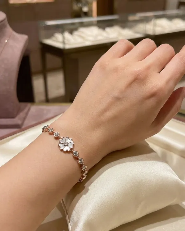Blush_Blossom_Bracelet_For_Women|_SILVER_925