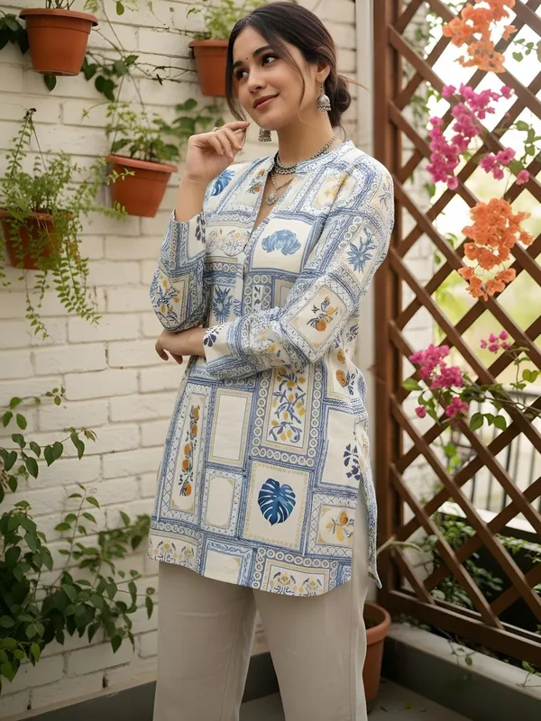 Blue_Cotton_Abstract_Printed_Kurti