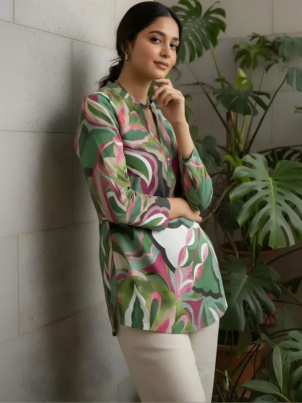 Green_Cotton_Abstract_Printed_Kurti