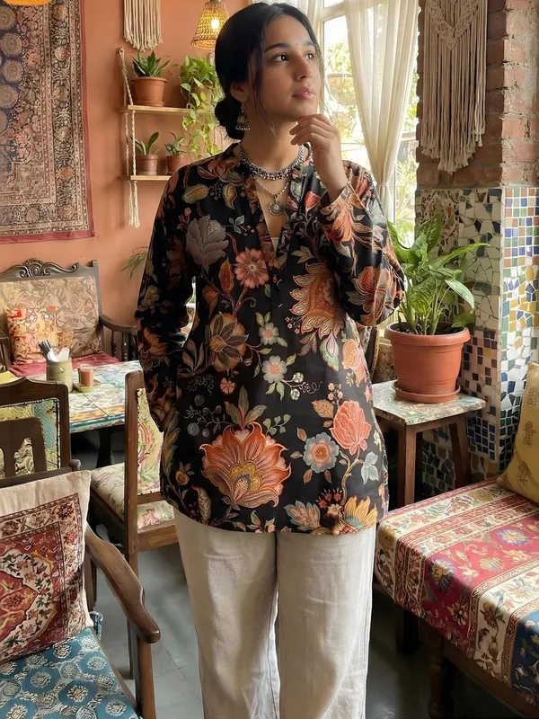 Black_Cotton_Floral_Printed_Kurti