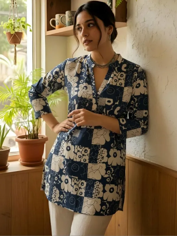 Blue_Cotton_Abstract_Printed_Kurti