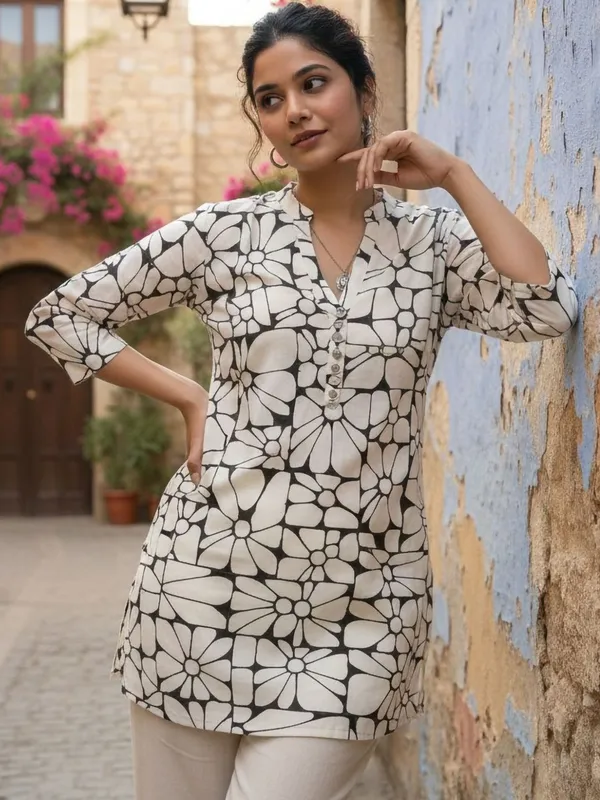 White_Cotton_Abstract_Printed_Kurti