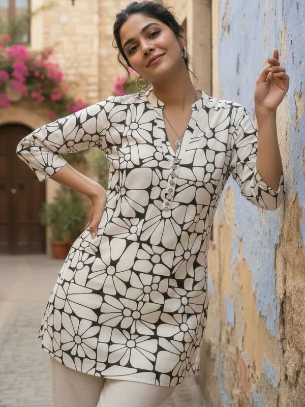 White_Cotton_Abstract_Printed_Kurti