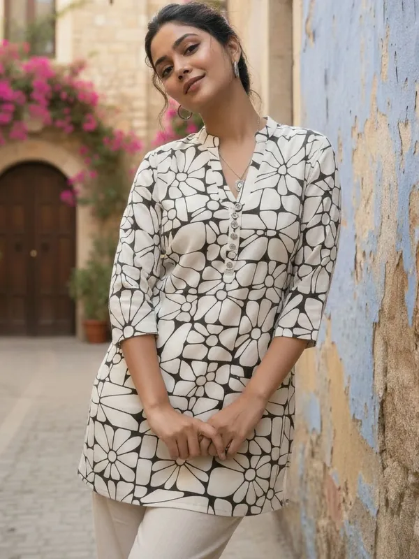 White_Cotton_Abstract_Printed_Kurti