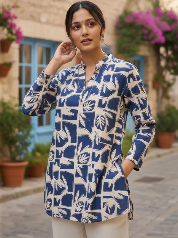 Blue_Cotton_Abstract_Printed_Kurti