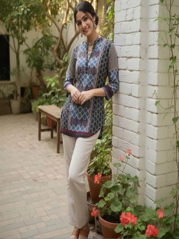 Black_Cotton_Floral_Printed_Kurti