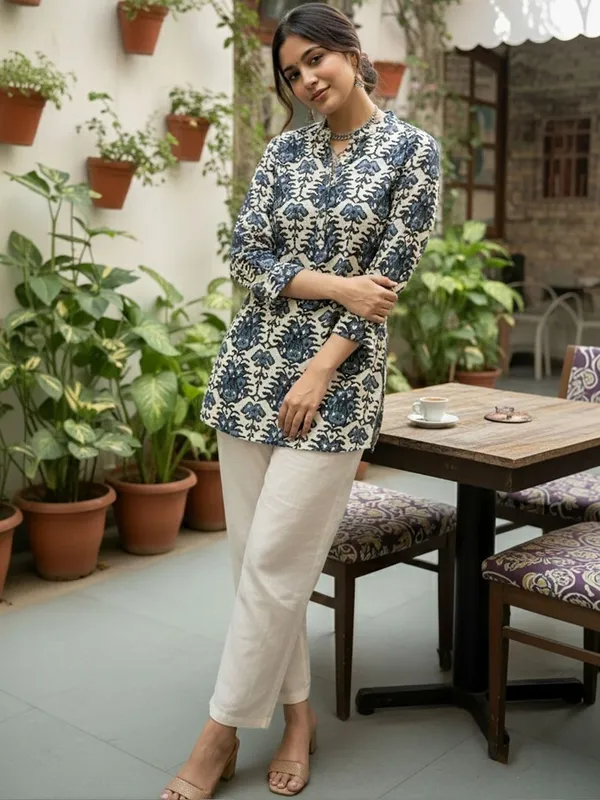 Black_Cotton_Floral_Printed_Kurti