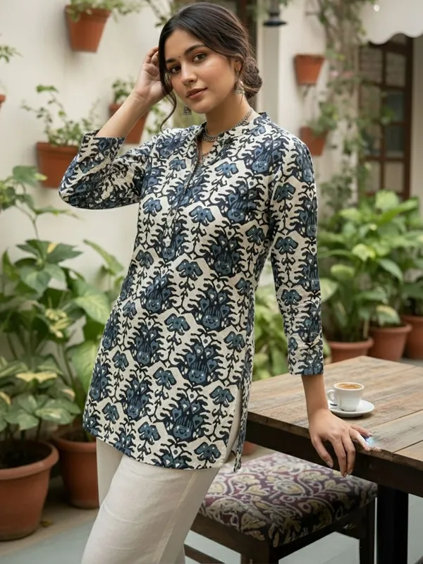 Black_Cotton_Floral_Printed_Kurti