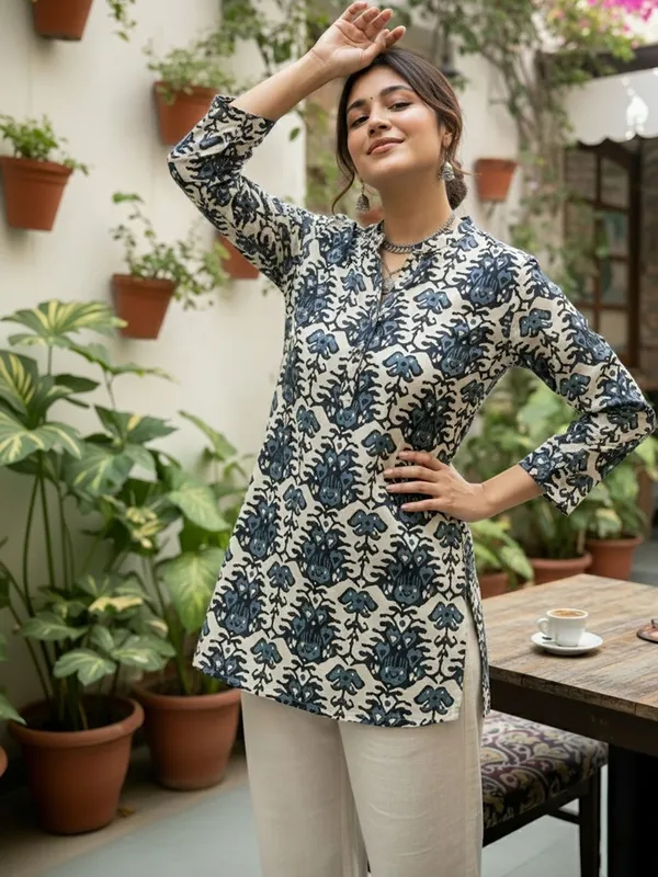Black_Cotton_Floral_Printed_Kurti