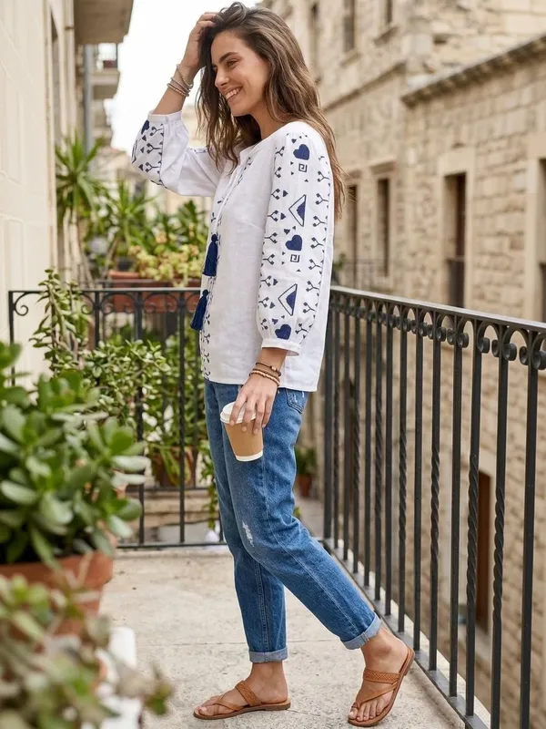 White-Blue_Cotton_Embroidered_Tops