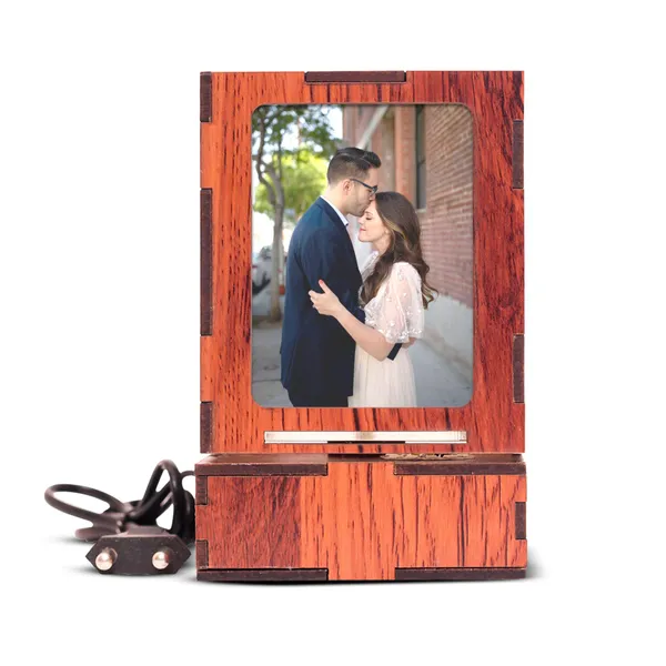 Personalized_LED_Rotating_Photo_Lamp_–_Custom_360°_Glowing_Tabletop_Gift