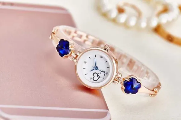 Gold_Quartz_Round_Shape_Watch_For_Girls