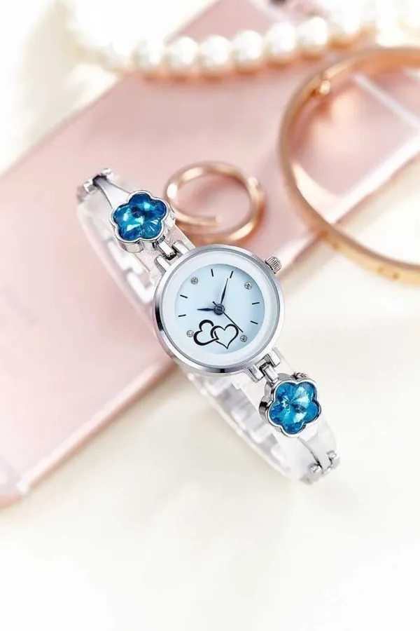 Silver_Quartz_Round_Shape_Watch_For_Girls