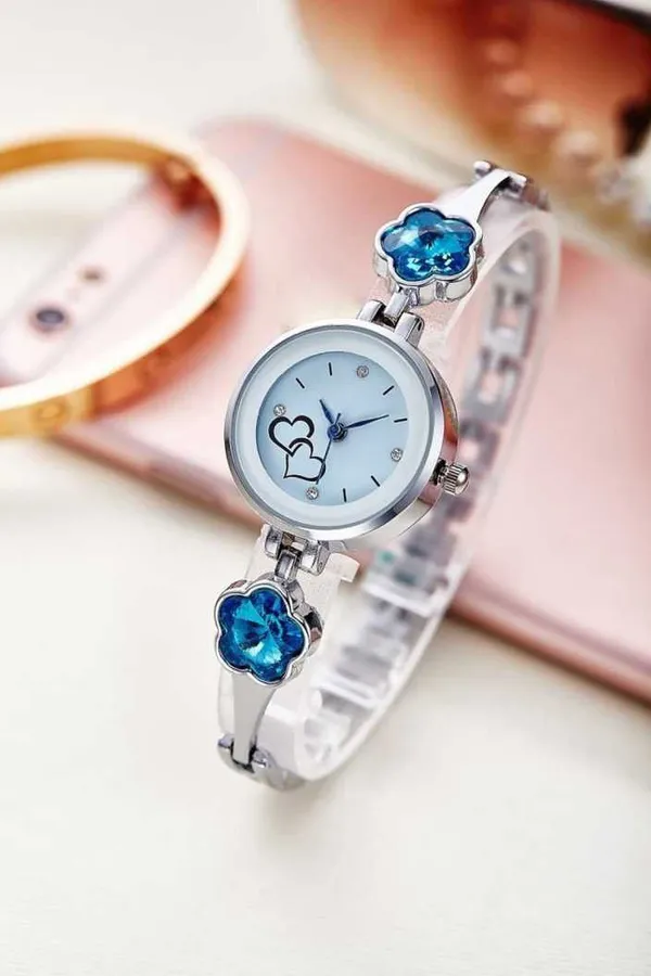 Silver_Quartz_Round_Shape_Watch_For_Girls