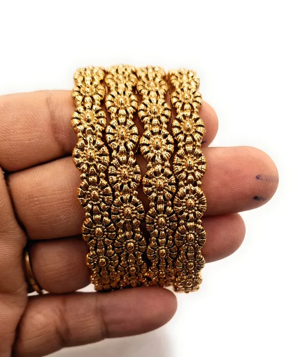 Gold_Polished_Alloy_And_Gold_Plated_Premium_Bangles_For_Women