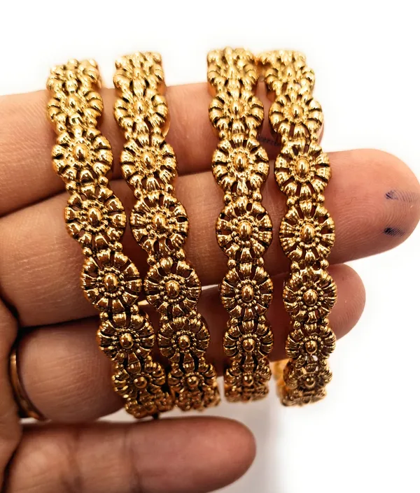 Gold_Polished_Alloy_And_Gold_Plated_Premium_Bangles_For_Women
