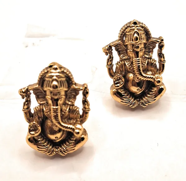 Gold_Alloy_And_Gold_Plated_Premium_Stud_Earrings_For_Women