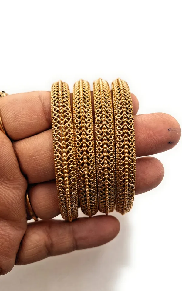 Gold_Polished_Alloy_And_Gold_Plated_Premium_Bangles_For_Women