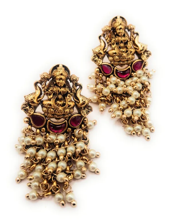 Pearl_And_Gold_Alloy_And_Gold_Plated_Premium_Chandbali_Earrings_For_Women