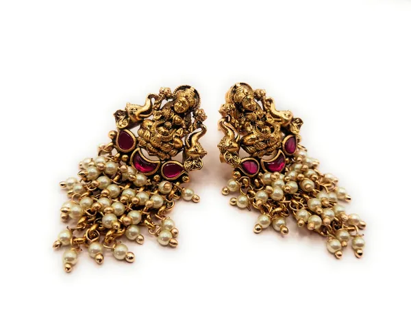 Pearl_And_Gold_Alloy_And_Gold_Plated_Premium_Chandbali_Earrings_For_Women