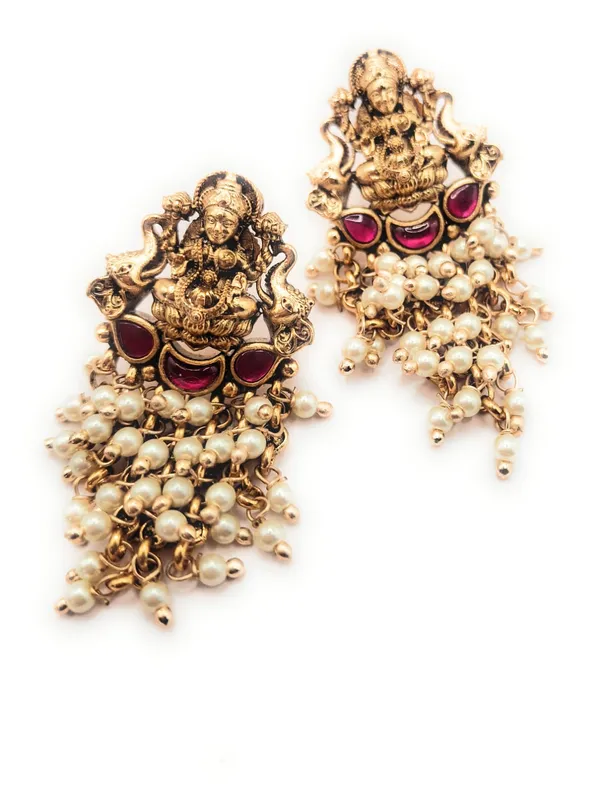Pearl_And_Gold_Alloy_And_Gold_Plated_Premium_Chandbali_Earrings_For_Women