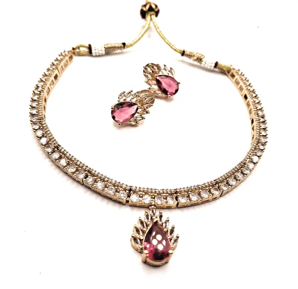 Gold_Polished_Alloy_And_Gold_Plated_Premium_Jewellery_Set_For_Women
