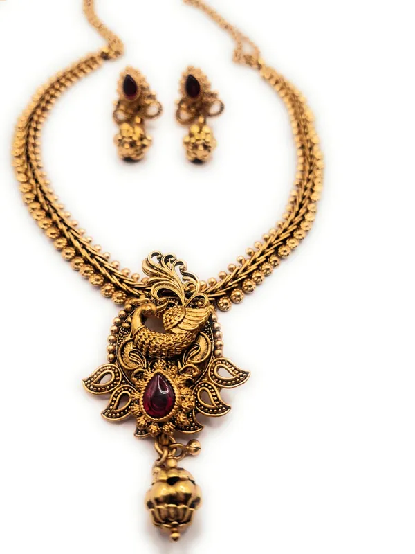 Gold_Alloy_And_Gold_Plated_Premium_Pendant_Set_For_Women