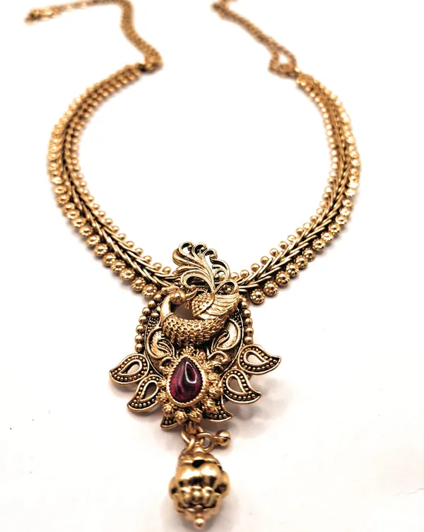 Gold_Alloy_And_Gold_Plated_Premium_Pendant_Set_For_Women