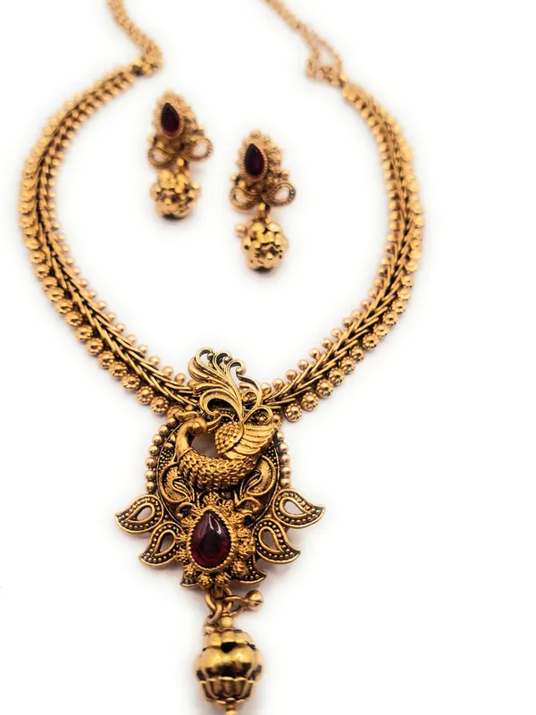 Gold_Alloy_And_Gold_Plated_Premium_Pendant_Set_For_Women