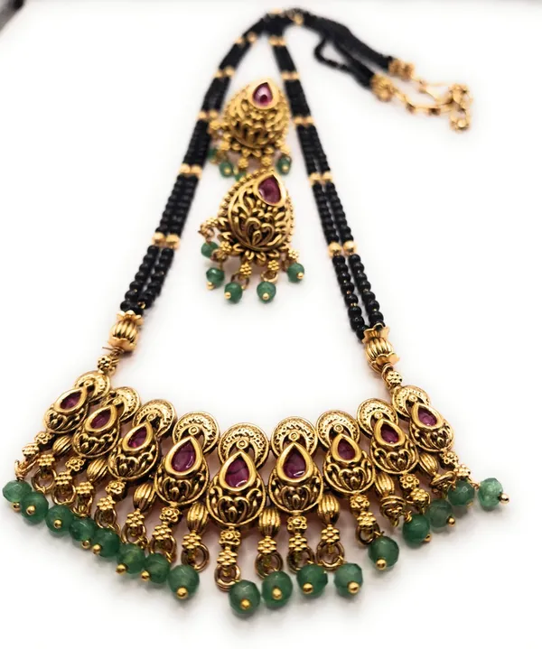 Red_And_Green_Alloy_And_Gold_Plated_And_Kundan_And_Artificial_Stones_And_Black_Beads_Premium_Mangalsutra_For_Women