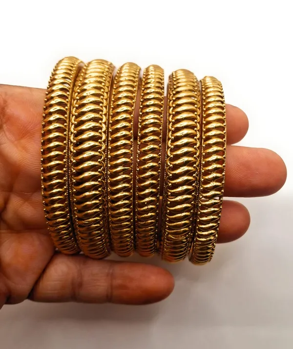Gold_Polished_Alloy_And_Gold_Plated_Premium_Bangles_For_Women