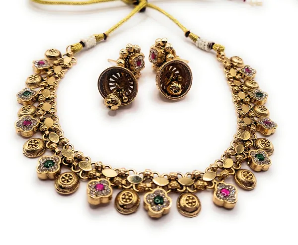 Red_And_Green_Alloy_And_Gold_Plated_Premium_Necklace_Set_For_Women