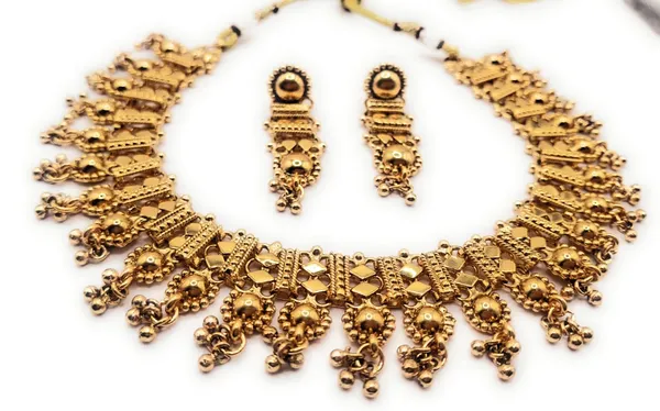 Gold_Alloy_And_Gold_Plated_Premium_Necklace_Set_For_Women