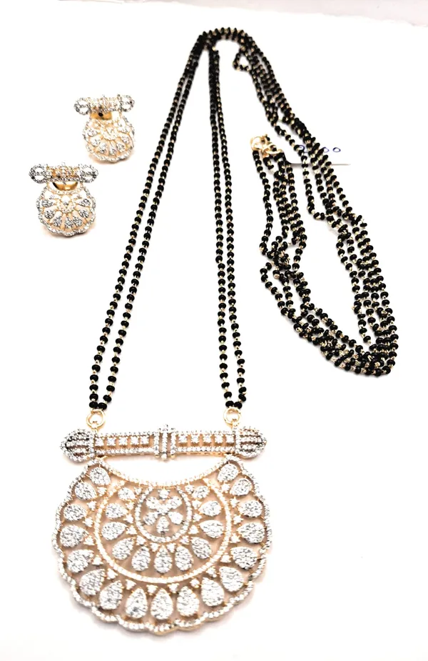 Gold_Polished_Alloy_And_Gold_Plated_And_Kundan_And_Artificial_Stones_And_Black_Beads_Premium_Mangalsutra_Set_For_Women