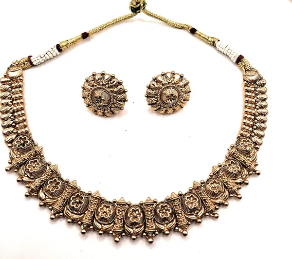 Gold_Alloy_And_Gold_Plated_Premium_Jewellery_Set_For_Women
