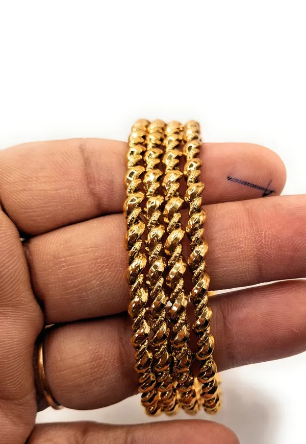 Gold_Polished_Alloy_And_Gold_Plated_Premium_Bangles_For_Women