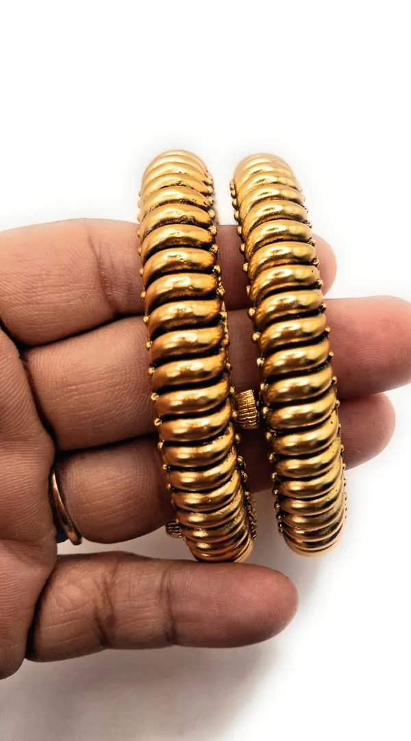 Gold_Polished_Alloy_And_Gold_Plated_Premium_Tode_For_Women