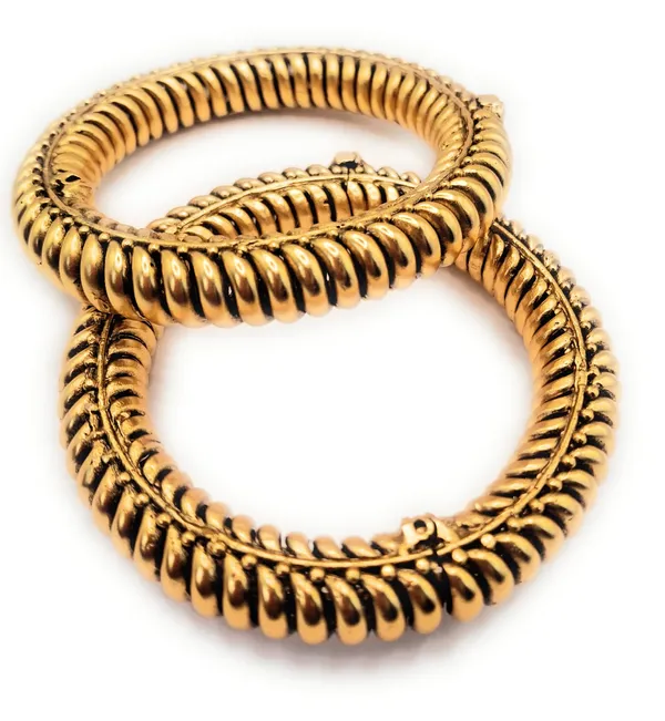 Gold_Polished_Alloy_And_Gold_Plated_Premium_Tode_For_Women