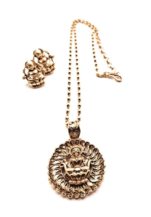Gold_Polished_Alloy_And_Gold_Plated_And_Temple_Design_Premium_Pendant_Set_For_Women