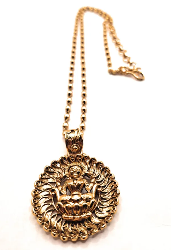 Gold_Polished_Alloy_And_Gold_Plated_And_Temple_Design_Premium_Pendant_Set_For_Women