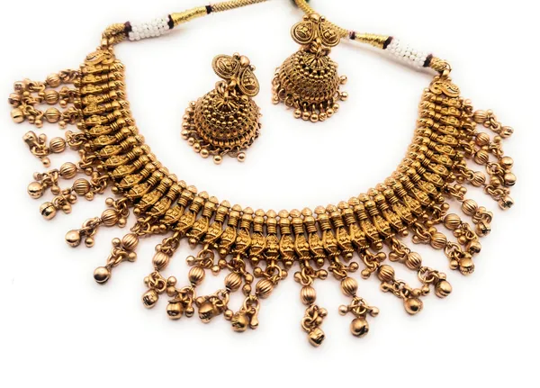 Gold_Alloy_And_Gold_Plated_Premium_Jewellery_Set_For_Women