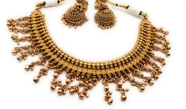 Gold_Alloy_And_Gold_Plated_Premium_Jewellery_Set_For_Women